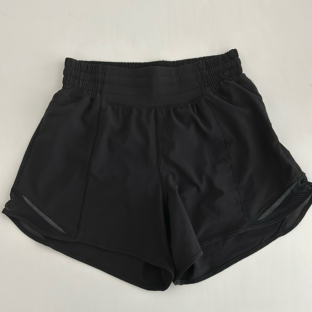 Lululemon 4in hottie hot black short size 4